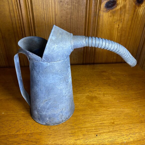 Vintage Galvanized Metal Oil Pour Can Flexible Spout 1 Quart Liquid Farmhouse - Picture 1 of 4